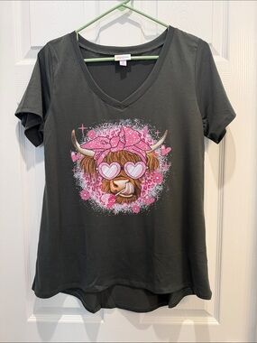 LuLaRoe charcoal gray, pink Highland cow, v-neck, short sleeve, medium